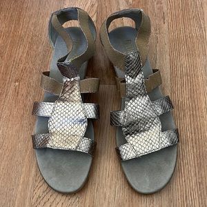 Munro metallic sandals